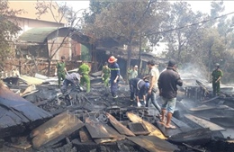 Hỏa hoạn thiêu rụi xưởng gỗ ở trung tâm thị trấn Lộc Thắng, Lâm Đồng