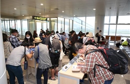 Rà soát du khách trên 11 chuyến bay đến Hà Nội có trường hợp mắc COVID-19