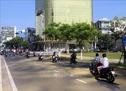 Xử phạt chủ đầu tư 2 tòa cao ốc lắp kính màu vàng gây chói mắt tại Đà Nẵng