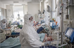 Mỹ tặng 200 máy thở giúp Nga chống dịch COVID-19