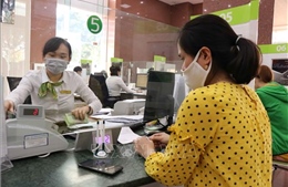 Dù không bắt buộc, nhiều ngân hàng ở TP Hồ Chí Minh vẫn áp dụng &#39;3 tại chỗ&#39;