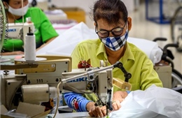 Thái Lan tự sản xuất quần áo bảo hộ y tế