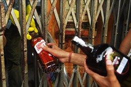 Ấn Độ đánh thuế rượu tới 70% để... giãn cách xã hội