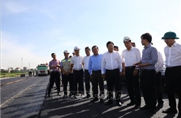 Phó Thủ tướng Trịnh Đình Dũng kiểm tra tiến độ cao tốc Cao Bồ - Mai Sơn