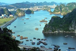 Lượng du khách đến Quảng Ninh tăng cao trong hai ngày cuối tuần