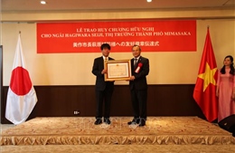 Thị trưởng Mimasaka được tặng thưởng Huy chương Hữu nghị của Nhà nước Việt Nam