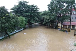 Nhiều tuyến đường tại thành phố Yên Bái chìm trong &#39;biển nước&#39;
