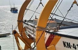 Chi đội Kiểm ngư số 4 cứu nạn thành công tàu cá Bình Định bị nạn trên biển