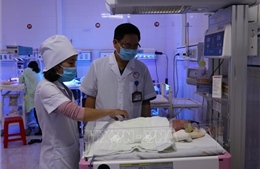 Bé gái bị bỏ rơi ở Bệnh viện Sản Nhi Yên Bái đã được mẹ đón về nuôi dưỡng