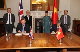 Việt Nam và Vương quốc Anh chính thức ký Hiệp định thương mại tự do