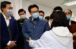 Phó Thủ tướng Vũ Đức Đam thăm các tình nguyện viên thử nghiệm vaccine Nano Covax