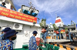 Gói ghém 'Tết' gửi Trường Sa