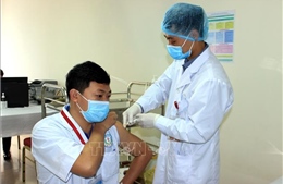 Tiêm vaccine phòng COVID-19 cho cán bộ, nhân viên y tế Bắc Ninh