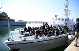 Giải cứu khoảng 100 người di cư ngoài khơi Libya 