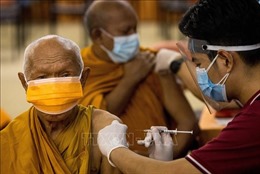 Thái Lan triển khai tiêm vaccine cho các nhà sư