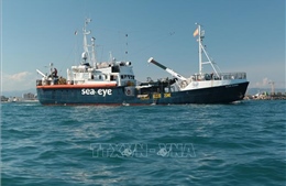 Italy yêu cầu một tàu cứu hộ nước ngoài ngừng hoạt động