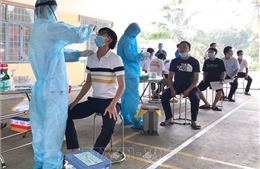 Phó Thủ tướng Vũ Đức Đam: Rút kinh nghiệm sơ bộ về công tác xét nghiệm ở một số địa phương