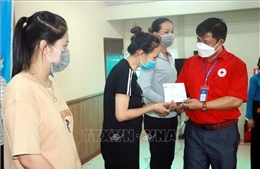 Nam Định: Tặng quà cho công nhân lao động có hoàn cảnh khó khăn