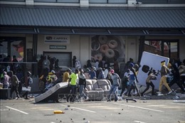 Bộ Quốc phòng Nam Phi đề nghị triển khai 25.000 binh sĩ để trấn áp bạo động