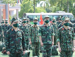 Tiếp tục tăng cường lực lượng quân y hỗ trợ các tỉnh phía Nam chống dịch 