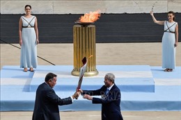 Hy Lạp trao ngọn đuốc Olympic Bắc Kinh 2022 cho nước chủ nhà Trung Quốc
