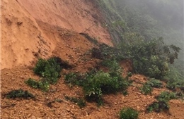 Thanh Hóa: Nguy cơ sạt lở đe dọa các hộ dân sống dưới chân núi