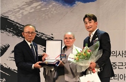 Sư cô Thích Nữ Giới Tánh được trao giải &#39;Hoạt động thiện nguyện vì hòa bình thế giới&#39; tại Hàn Quốc