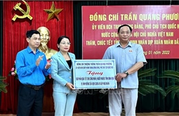 Phó Chủ tịch Quốc hội Trần Quang Phương thăm, tặng quà Tết tại Bình Định