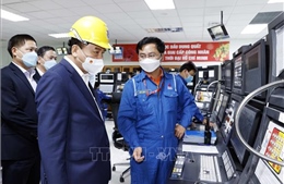 Chủ tịch nước thăm, tặng quà công nhân, người lao động Công ty lọc hóa dầu Bình Sơn