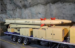 Iran ra mắt tên lửa đạn đạo tầm xa mới