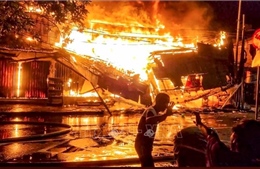 Cháy lớn thiêu rụi hàng trăm ngôi nhà ở Đông Jakarta