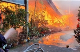 Cháy lớn tại công ty xử lý rác thải công nghiệp ở Hải Dương