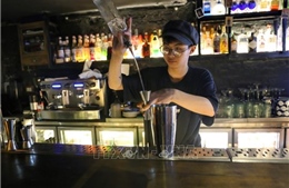 Các quán bar tại Hà Nội hoạt động trở lại từ 0h ngày 8/4
