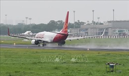 Máy bay Ấn Độ hạ cánh khẩn cấp do cháy động cơ