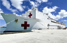 Tàu Bệnh viện Hải quân Hoa Kỳ cập cảng Vũng Rô