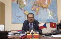 Đại sứ quán Việt Nam tại CH Séc tạo điều kiện thuận lợi giải quyết vấn đề hộ chiếu mẫu mới