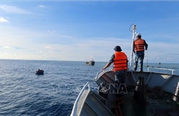 Hải đoàn 129 Hải quân khắc phục thành công sự cố tàu cá của ngư dân