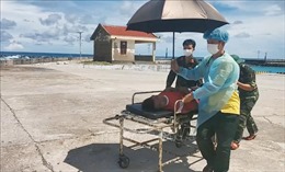 Bệnh xá đảo Song Tử Tây cấp cứu một ngư dân bị giảm áp do lặn sâu