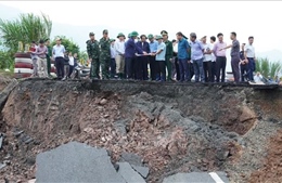 Phó Thủ tướng Lê Văn Thành kiểm tra công tác khắc phục hậu quả mưa lũ tại Quảng Trị
