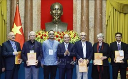 Chủ tịch nước Nguyễn Xuân Phúc tiếp đại biểu dự Đại hội 22 Hội đồng Hòa bình Thế giới