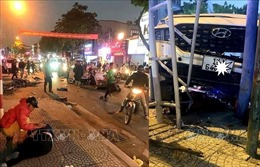 Ô tô gây tai nạn liên hoàn ở Quảng Ninh làm 2 người tử vong