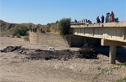 Xe khách rơi xuống cầu ở Pakistan, ít nhất 40 người thiệt mạng