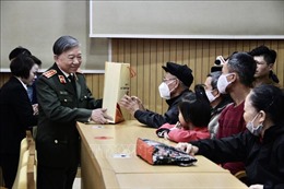Đại tướng Tô Lâm chúc Tết, tặng quà hộ nghèo, gia đình chính sách tại Hưng Yên