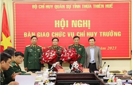 Bàn giao chức vụ Chỉ huy trưởng Bộ Chỉ huy Quân sự tỉnh Thừa Thiên - Huế