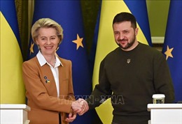 Chủ tịch EC thăm Ukraine thảo luận về mở rộng EU