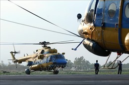 Điều trực thăng tìm kiếm thuyền viên mất tích trên vùng biển Bình Thuận