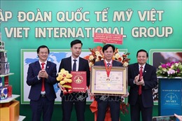 Trao Chứng nhận kỷ lục &#39;Hộp cà phê hòa tan lớn nhất Việt Nam&#39;