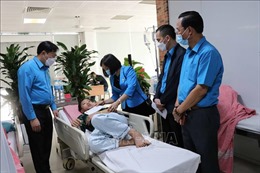 Vụ nhiễm độc methanol tại Bắc Ninh: Động viên, hỗ trợ các nạn nhân tại bệnh viện