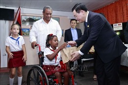 Chủ tịch Quốc hội Vương Đình Huệ thăm Trường phổ thông đặc biệt hữu nghị Cuba - Việt Nam