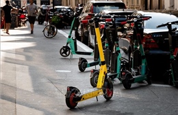 Paris sẽ cấm sử dụng xe scooter điện